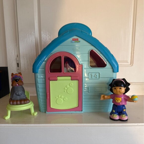 2007 Fisher Price Little People Sonya Lee and Her Pet Salon Grooming Station